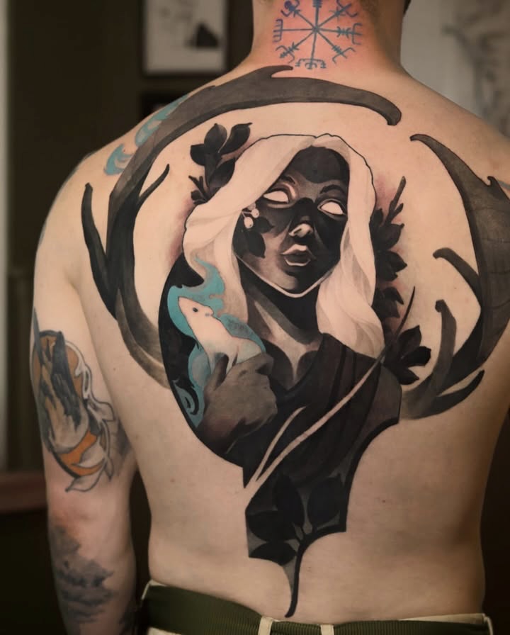 Tatouage dos complet de Dame Nature en style néo-traditionnel par Bryan Ly