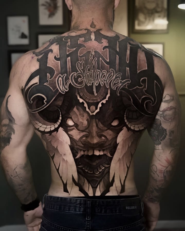 Tatouage dos complet de démon par Bryan Ly