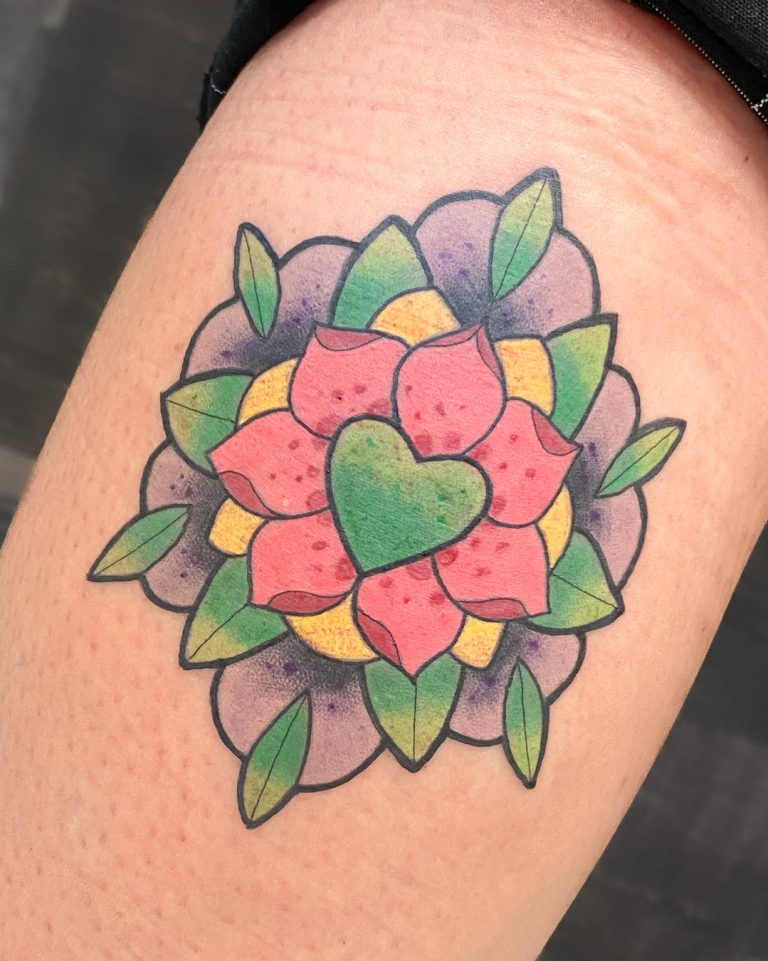 Tatouage mandala cartoon par Coyote, tatoueuse à Genève